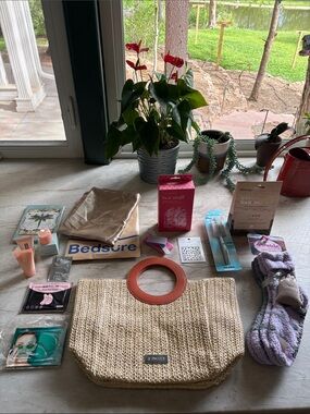 NEW 19-Piece Spa Set with Woven Straw Tote Bag